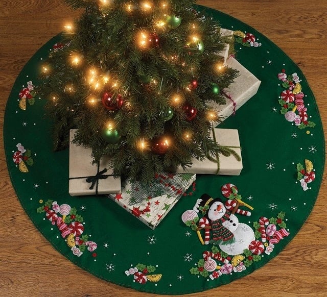 20"  Christmas Tree Skirt dogs in Santa hats 