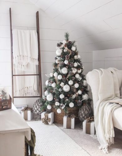 Farmhouse Christmas Tree
