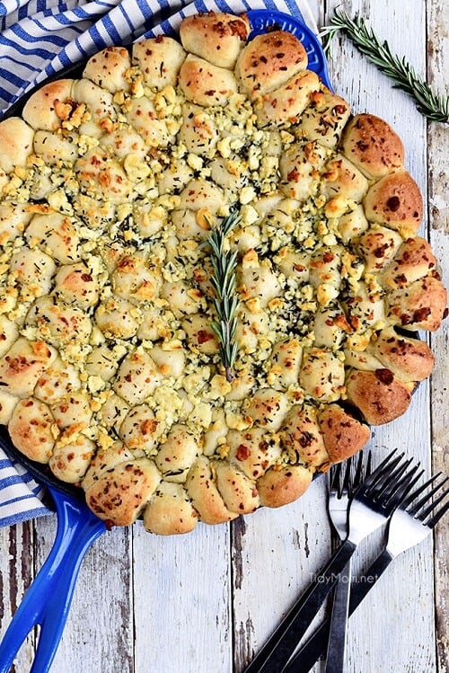 Pull-Apart Garlic Bread with Blue Cheese and Rosemary