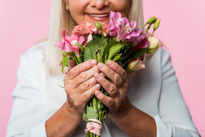 27 Unique Retirement Gifts For Women