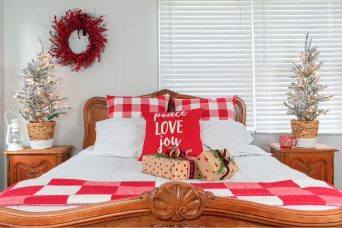 Cozy Christmas Bedroom Decor Ideas